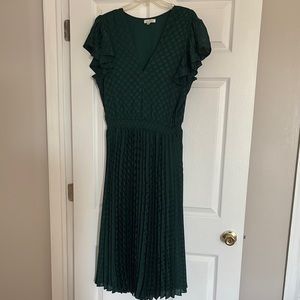 Max Studio Green Midi Dress with Elegant Design